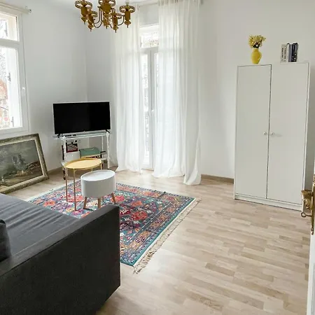 Bright & Spacious Near Center. Салоники
