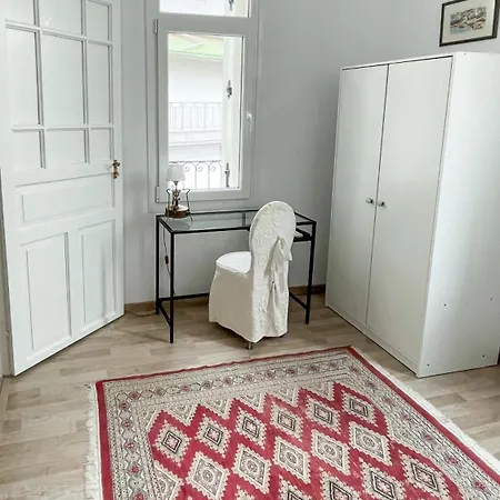 Bright & Spacious Near Center.