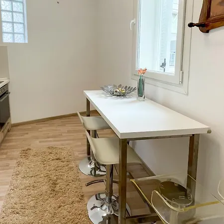 Bright & Spacious Near Center. * Салоники