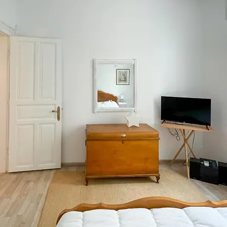 Апартаменты Bright & Spacious Near Center.