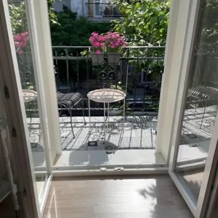 Bright & Spacious Near Center. * Салоники