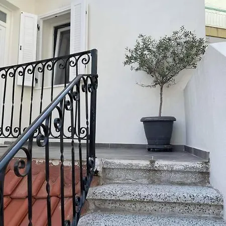 Bright & Spacious Near Center. Салоники