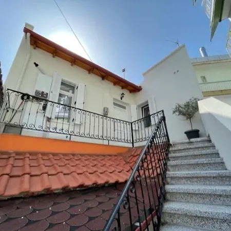 Bright & Spacious Near Center. Апартаменты Салоники
