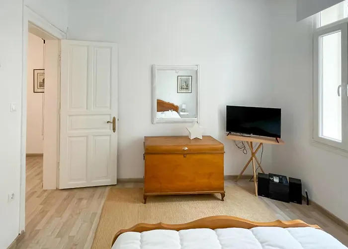 Lejlighed Bright & Spacious Near Center.