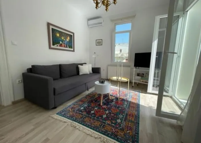 Bright & Spacious Near Center. Lejlighed *