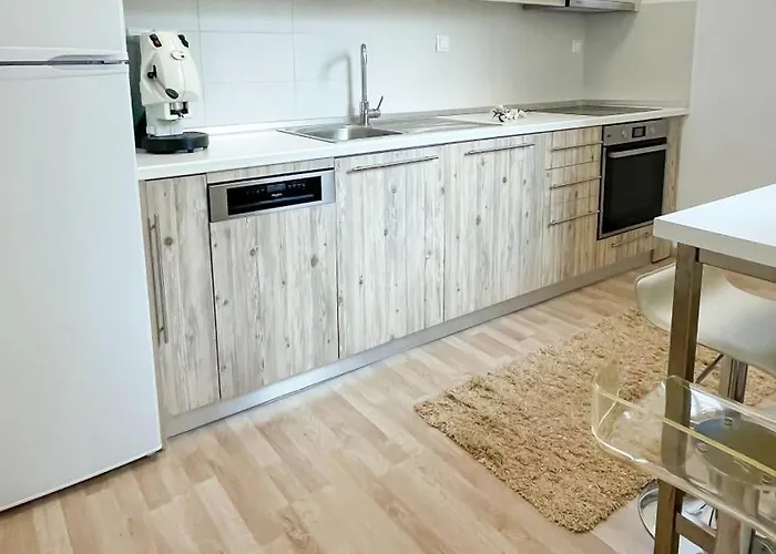 Bright & Spacious Near Center. Апартаменты
