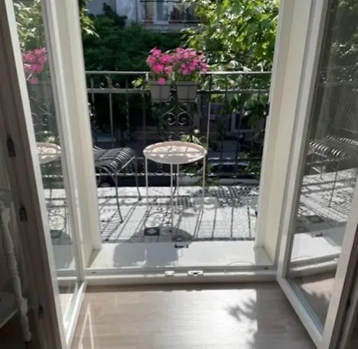 Bright & Spacious Near Center. * Салоники