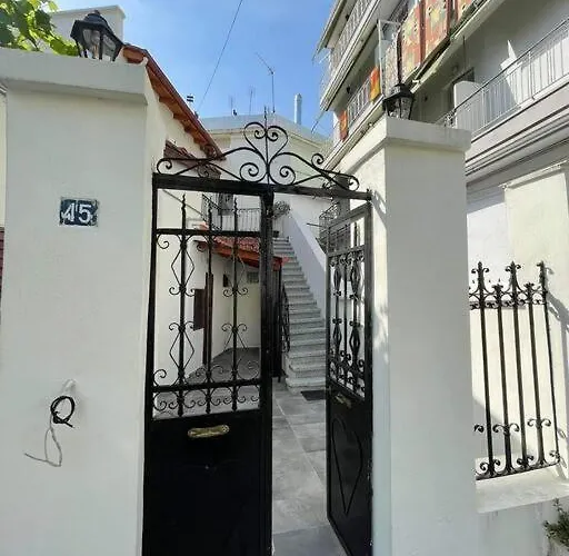 Bright & Spacious Near Center. Апартаменты