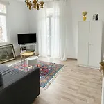 Bright & Spacious Near Center. Θεσσαλονίκη